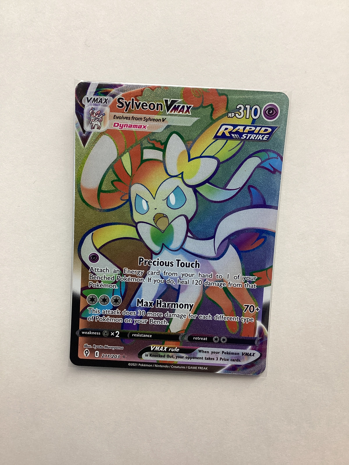 Sylveon VMAX (211/203) Evolving Skies - Secret Rare